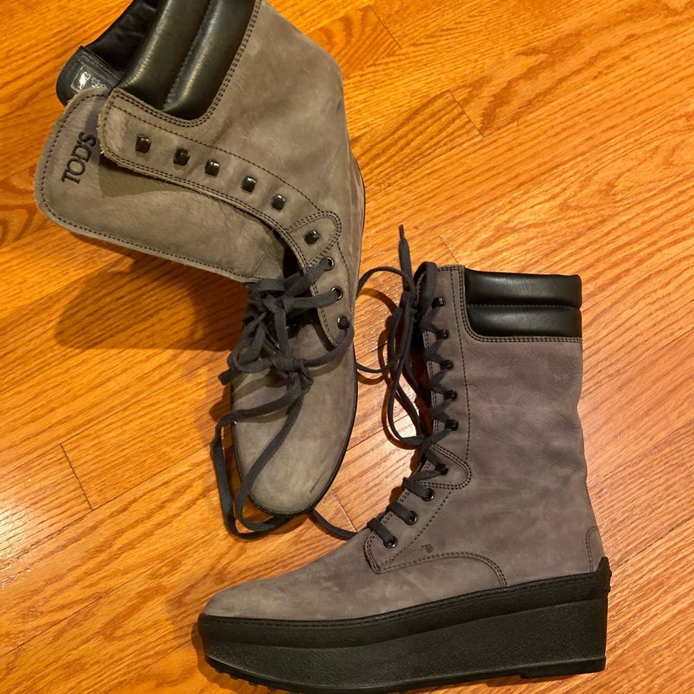Brand new Women’s TODS gorgeous suede grey wedge boots; size 39 European.